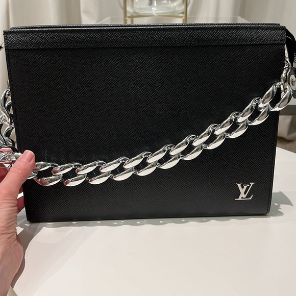 Louis Vuitton Voyage - Picture 11 of 12